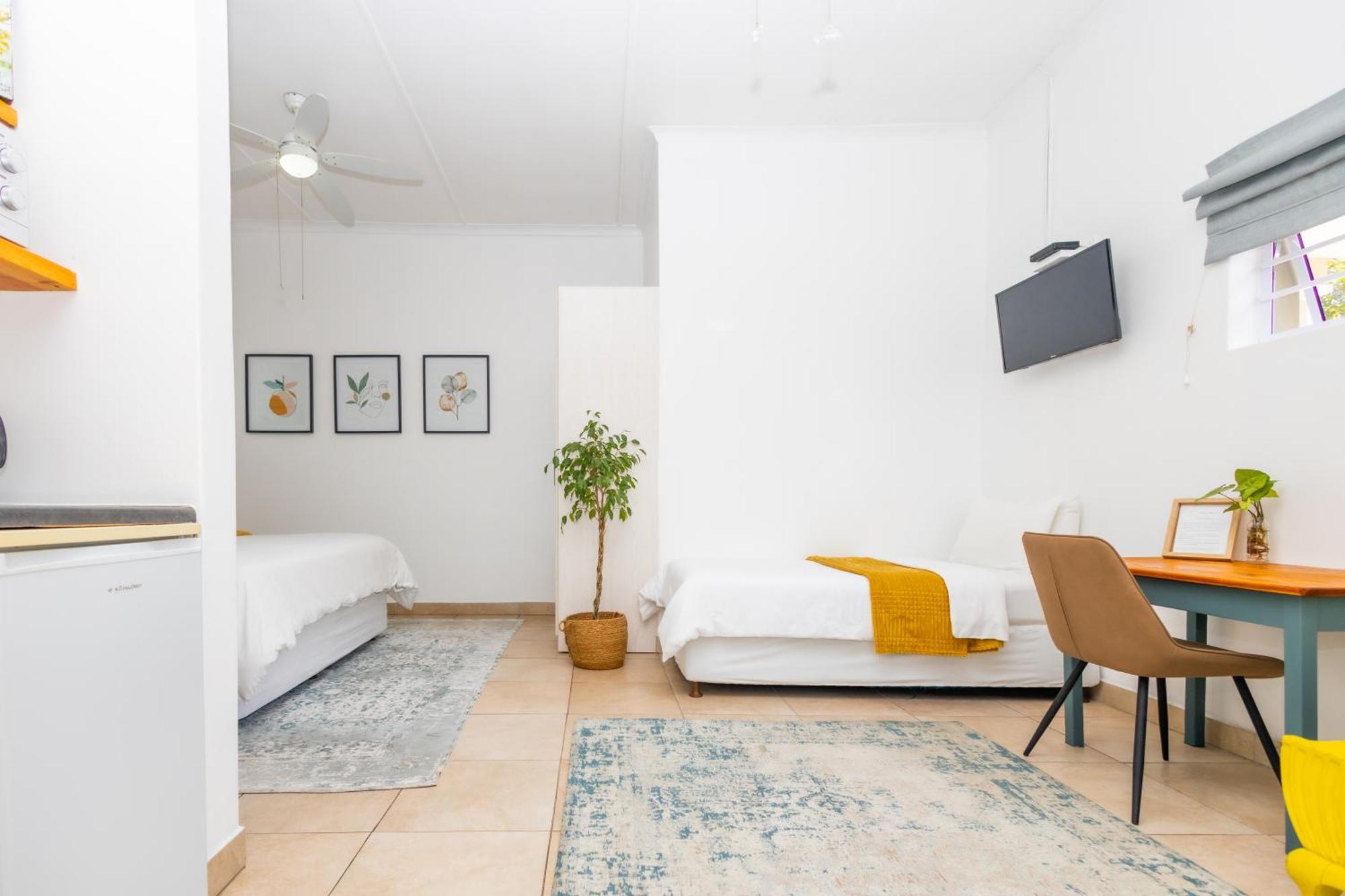 The Yellow Door Guesthouse East London Ngoại thất bức ảnh