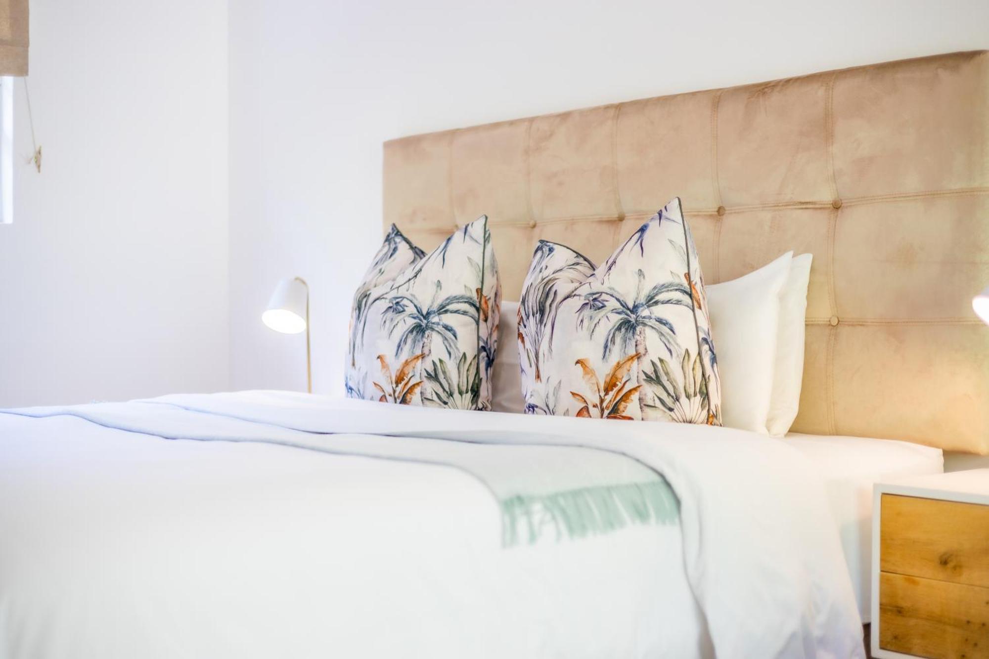 The Yellow Door Guesthouse East London Ngoại thất bức ảnh