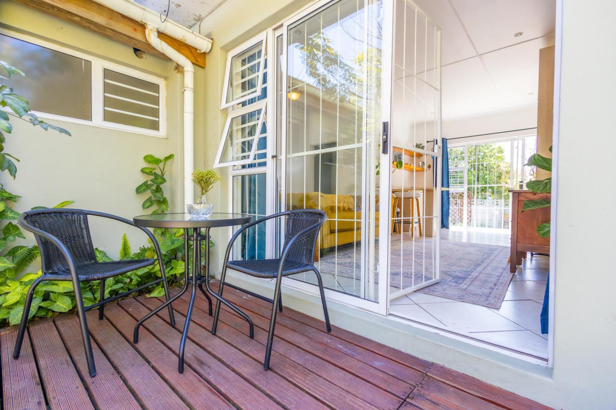 The Yellow Door Guesthouse East London Ngoại thất bức ảnh