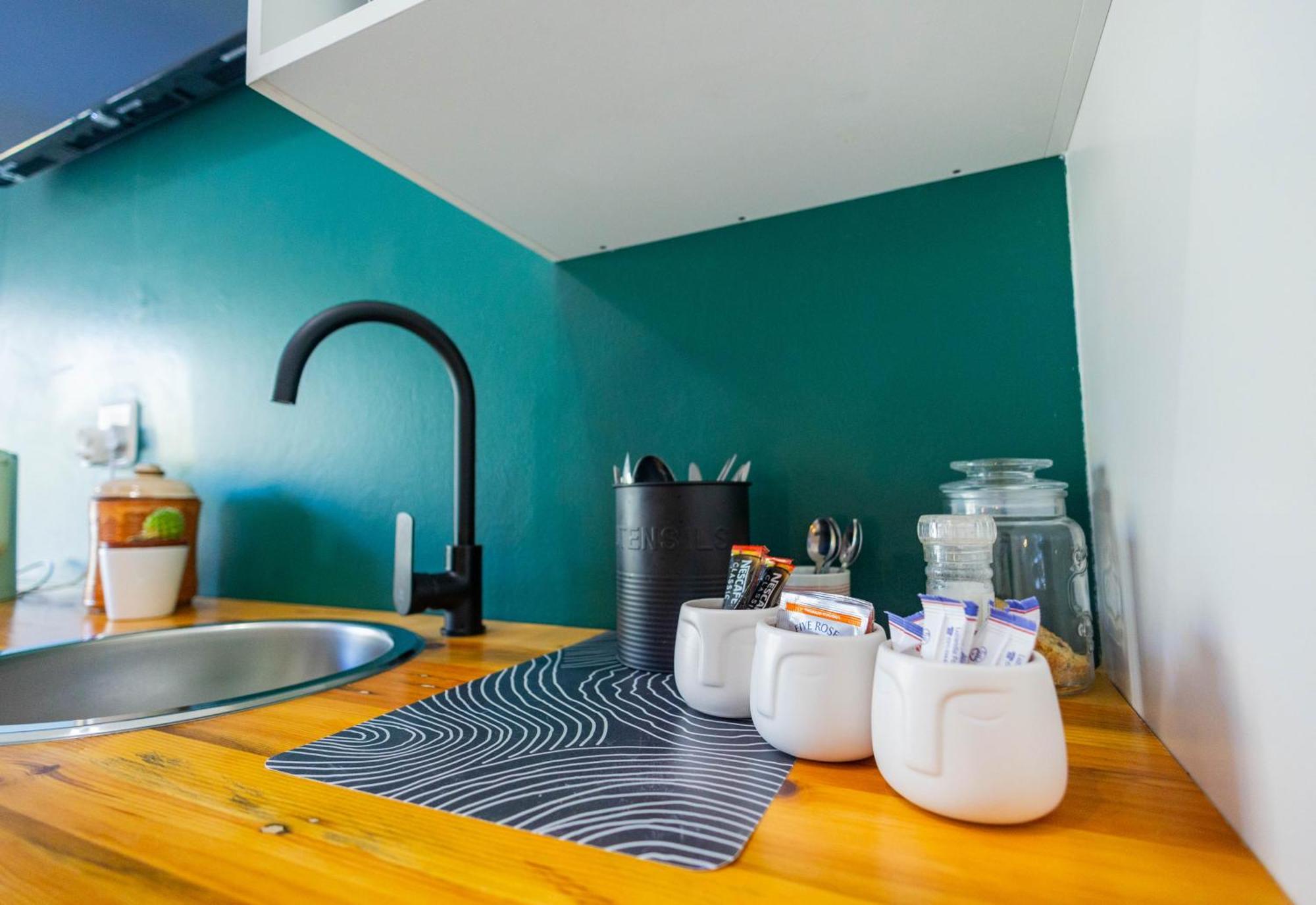 The Yellow Door Guesthouse East London Ngoại thất bức ảnh